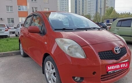 Toyota Yaris III рестайлинг, 2007 год, 549 999 рублей, 2 фотография