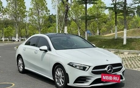 Mercedes-Benz A-Класс, 2020 год, 1 900 000 рублей, 3 фотография