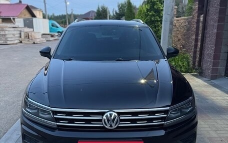Volkswagen Tiguan II, 2017 год, 2 300 000 рублей, 2 фотография