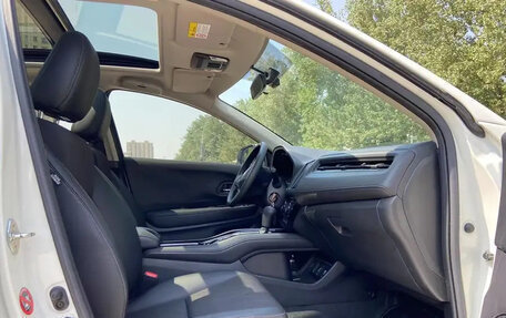 Honda Vezel, 2021 год, 1 500 000 рублей, 6 фотография