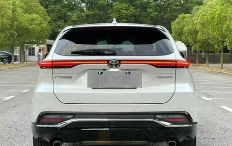 Toyota Venza, 2022 год, 2 500 000 рублей, 5 фотография