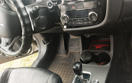 Mitsubishi Outlander III рестайлинг 3, 2014 год, 1 330 000 рублей, 11 фотография