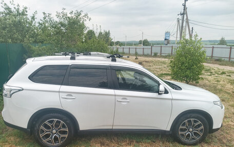 Mitsubishi Outlander III рестайлинг 3, 2014 год, 1 330 000 рублей, 5 фотография