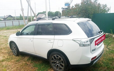 Mitsubishi Outlander III рестайлинг 3, 2014 год, 1 330 000 рублей, 7 фотография