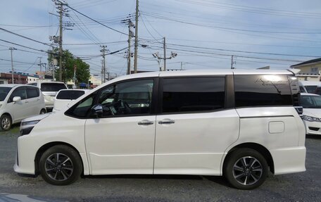 Toyota Voxy III, 2021 год, 1 810 000 рублей, 8 фотография