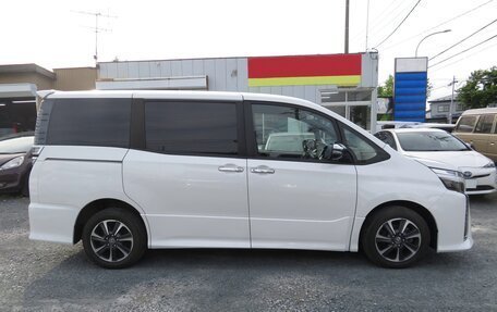 Toyota Voxy III, 2021 год, 1 810 000 рублей, 4 фотография