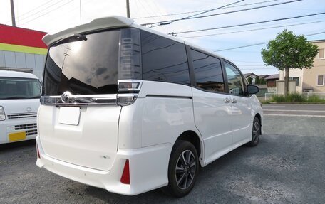 Toyota Voxy III, 2021 год, 1 810 000 рублей, 5 фотография
