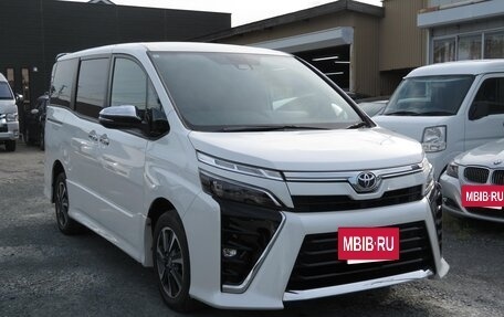 Toyota Voxy III, 2021 год, 1 810 000 рублей, 3 фотография