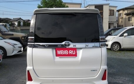 Toyota Voxy III, 2021 год, 1 810 000 рублей, 6 фотография