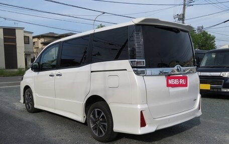 Toyota Voxy III, 2021 год, 1 810 000 рублей, 7 фотография