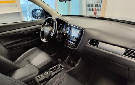 Mitsubishi Outlander III рестайлинг 3, 2014 год, 1 315 000 рублей, 5 фотография