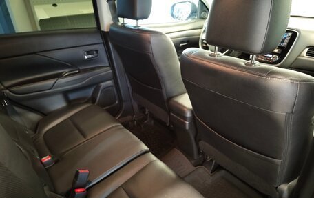 Mitsubishi Outlander III рестайлинг 3, 2014 год, 1 315 000 рублей, 6 фотография