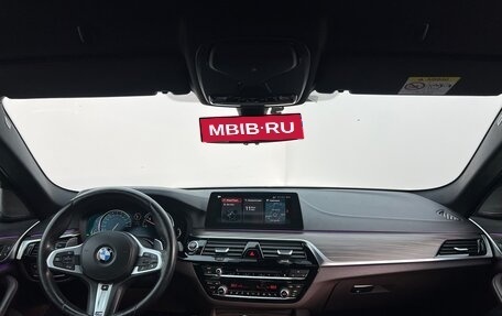BMW 5 серия, 2018 год, 3 650 000 рублей, 10 фотография
