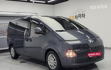 Hyundai Staria, 2022 год, 3 090 000 рублей, 2 фотография