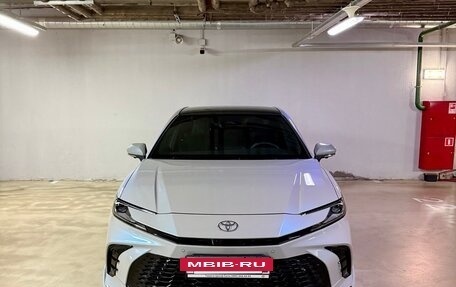 Toyota Camry, 2024 год, 3 960 000 рублей, 2 фотография