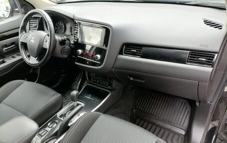 Mitsubishi Outlander III рестайлинг 3, 2021 год, 1 999 000 рублей, 10 фотография