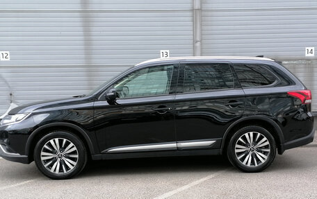 Mitsubishi Outlander III рестайлинг 3, 2021 год, 1 999 000 рублей, 8 фотография
