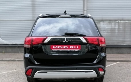 Mitsubishi Outlander III рестайлинг 3, 2021 год, 1 999 000 рублей, 6 фотография