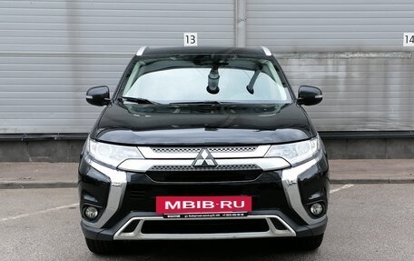 Mitsubishi Outlander III рестайлинг 3, 2021 год, 1 999 000 рублей, 2 фотография