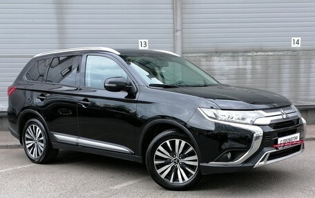 Mitsubishi Outlander III рестайлинг 3, 2021 год, 1 999 000 рублей, 3 фотография