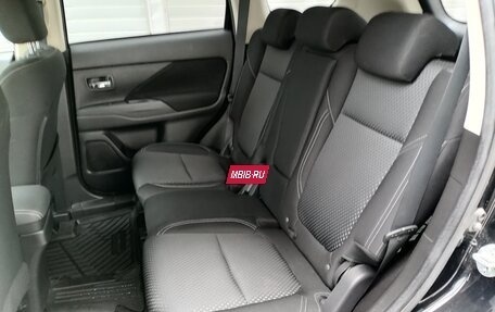 Mitsubishi Outlander III рестайлинг 3, 2021 год, 1 999 000 рублей, 11 фотография