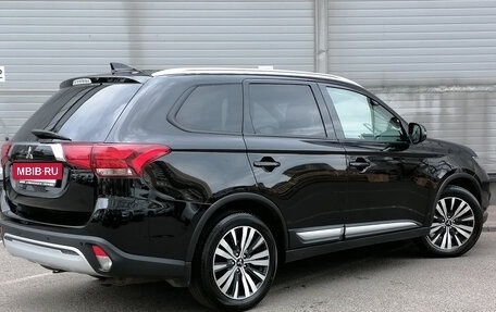 Mitsubishi Outlander III рестайлинг 3, 2021 год, 1 999 000 рублей, 5 фотография