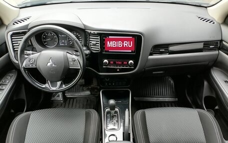 Mitsubishi Outlander III рестайлинг 3, 2021 год, 1 999 000 рублей, 13 фотография