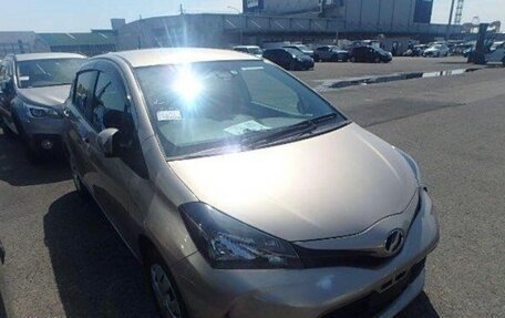 Toyota Vitz, 2015 год, 900 000 рублей, 3 фотография