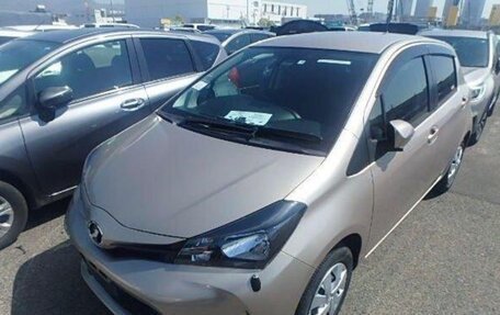 Toyota Vitz, 2015 год, 900 000 рублей, 6 фотография