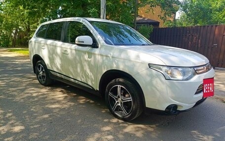 Mitsubishi Outlander III рестайлинг 3, 2012 год, 970 000 рублей, 3 фотография