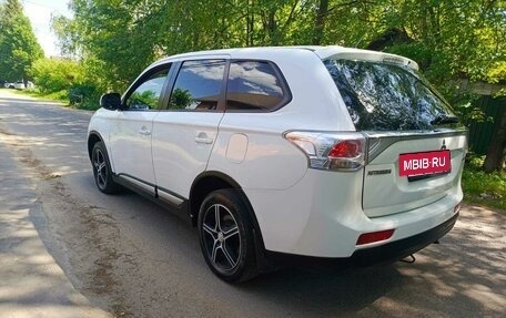 Mitsubishi Outlander III рестайлинг 3, 2012 год, 970 000 рублей, 2 фотография