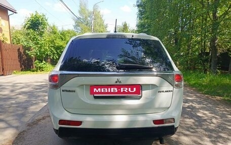 Mitsubishi Outlander III рестайлинг 3, 2012 год, 970 000 рублей, 4 фотография