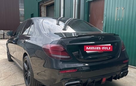 Mercedes-Benz E-Класс, 2018 год, 3 390 000 рублей, 5 фотография