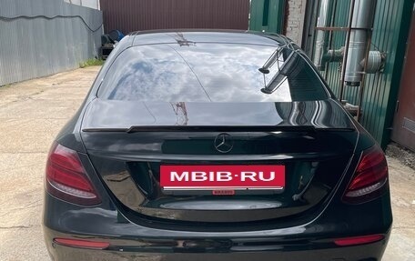 Mercedes-Benz E-Класс, 2018 год, 3 390 000 рублей, 6 фотография