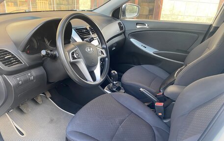 Hyundai Solaris II рестайлинг, 2013 год, 580 000 рублей, 9 фотография