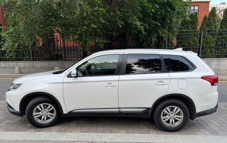 Mitsubishi Outlander III рестайлинг 3, 2019 год, 2 200 000 рублей, 5 фотография