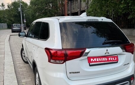 Mitsubishi Outlander III рестайлинг 3, 2019 год, 2 200 000 рублей, 4 фотография