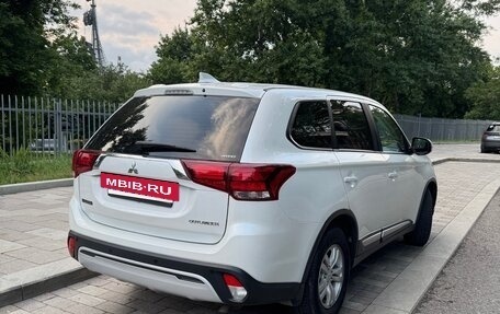 Mitsubishi Outlander III рестайлинг 3, 2019 год, 2 200 000 рублей, 3 фотография