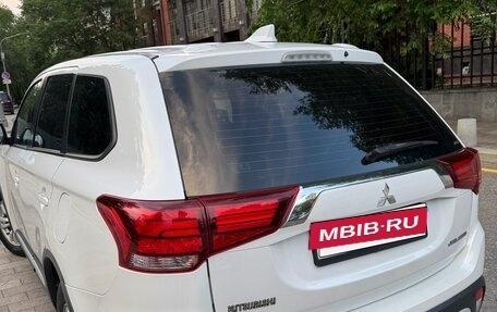 Mitsubishi Outlander III рестайлинг 3, 2019 год, 2 200 000 рублей, 6 фотография