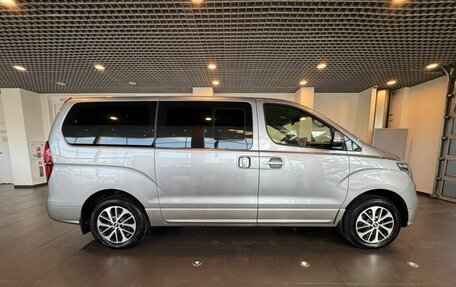 Hyundai Grand Starex Grand Starex I рестайлинг 2, 2020 год, 3 990 000 рублей, 2 фотография
