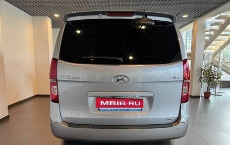 Hyundai Grand Starex Grand Starex I рестайлинг 2, 2020 год, 3 990 000 рублей, 4 фотография