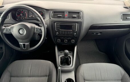 Volkswagen Jetta VI, 2013 год, 915 000 рублей, 12 фотография