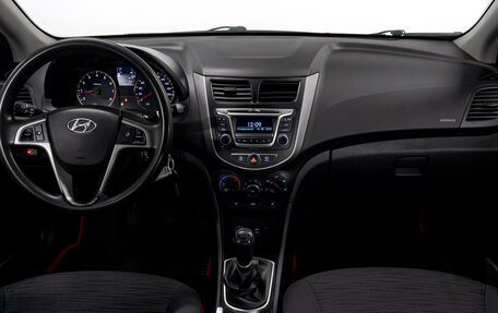 Hyundai Solaris II рестайлинг, 2015 год, 999 999 рублей, 18 фотография