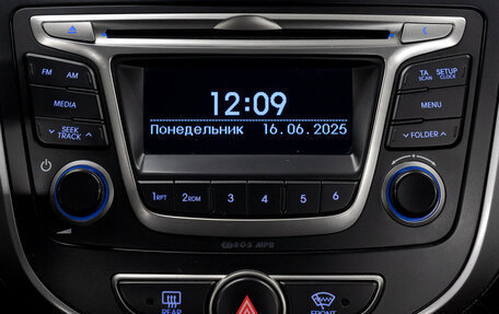 Hyundai Solaris II рестайлинг, 2015 год, 999 999 рублей, 22 фотография