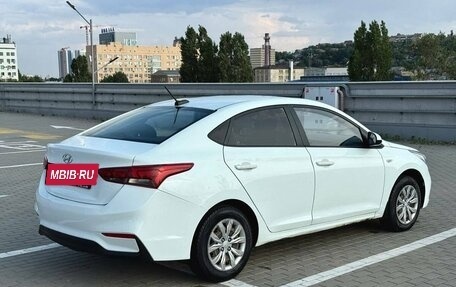 Hyundai Solaris II рестайлинг, 2018 год, 680 000 рублей, 3 фотография