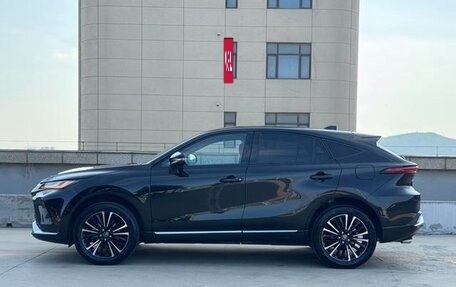 Toyota Venza, 2022 год, 3 530 000 рублей, 2 фотография