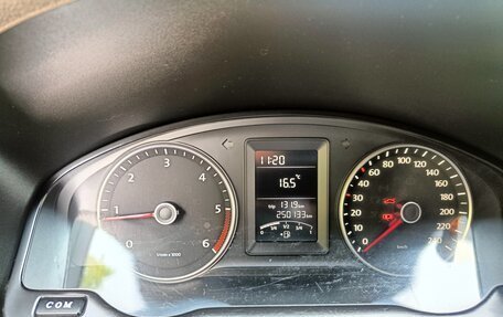 Volkswagen Caravelle T5, 2014 год, 2 000 000 рублей, 8 фотография