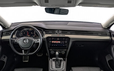 Volkswagen Passat B8 рестайлинг, 2019 год, 1 950 000 рублей, 13 фотография