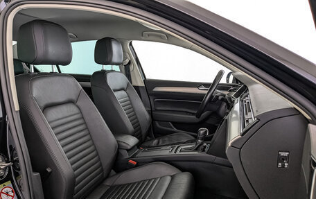 Volkswagen Passat B8 рестайлинг, 2019 год, 1 950 000 рублей, 23 фотография