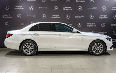 Mercedes-Benz E-Класс, 2019 год, 3 050 000 рублей, 4 фотография